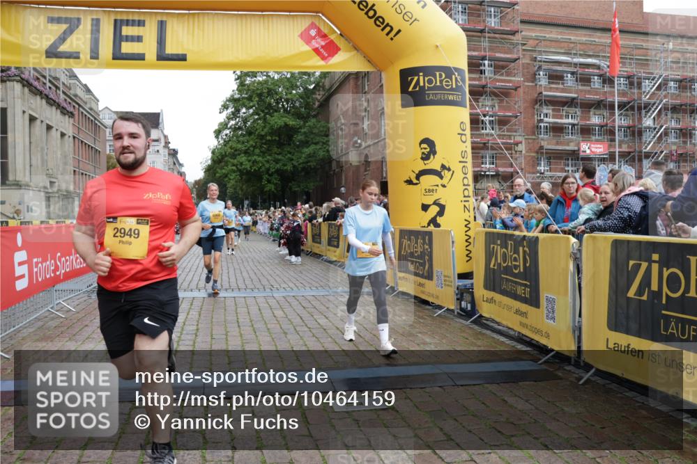 13.09.2026 - Kiel Lauf Yannick Fuchs http://msf.ph/oto/10464159 13.09.2026 09:56:25 Ziel 791, 2949, 5654, 5940, 6968, 8102, 9115, 12037, 50, 51, 1176, 1589, 1961, 2227, 3228, 3229, 4388, 5056, 6172, 6515, 8248, 8521, 8832, 9399, 10248, 10267, 10787, 11357, 11385, 11790, 11886, 12463, 12735, 12736, 12752, 1746, 1774, 2655, 7509, 7548, 10206, 10230, 12072, 1589, 2227, 4121, 4174, 8248, 8976, 9226, 9399, 12463 meine-sportfotos.de