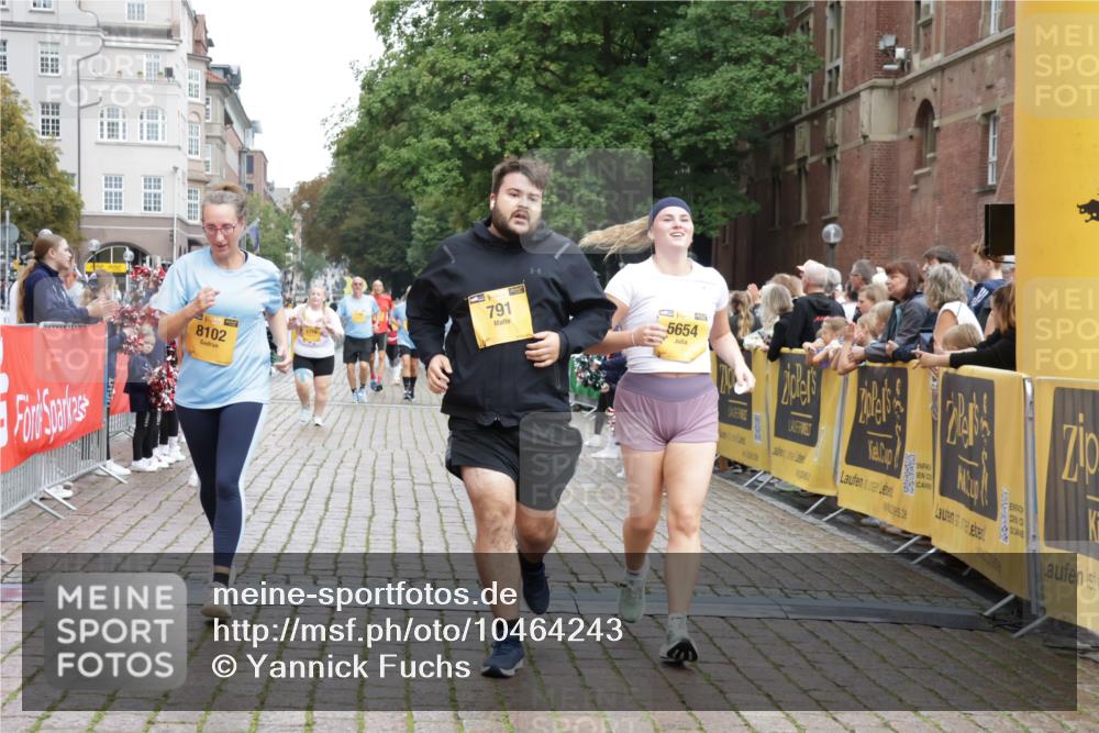13.09.2026 - Kiel Lauf Yannick Fuchs http://msf.ph/oto/10464243 13.09.2026 09:56:32 Ziel 791, 1774, 5654, 5940, 6968, 8102, 10230, 12037, 50, 51, 1176, 1961, 2949, 3228, 3229, 4388, 6172, 6515, 6968, 8832, 9115, 10248, 10267, 10787, 11357, 11385, 11790, 11886, 12735, 12736, 12752, 1746, 2655, 4641, 4643, 5938, 7509, 7548, 10206, 12072, 1176, 1589, 2227, 5056, 8248, 8521, 9399, 10248, 10267, 11886, 12463 meine-sportfotos.de
