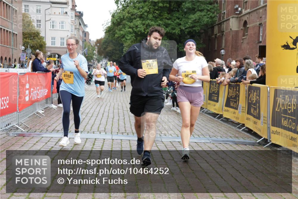 13.09.2026 - Kiel Lauf Yannick Fuchs http://msf.ph/oto/10464252 13.09.2026 09:56:32 Ziel 791, 1774, 5654, 5940, 6968, 8102, 10230, 12037, 50, 51, 1176, 1961, 2949, 3228, 3229, 4388, 6172, 6515, 6968, 8832, 9115, 10248, 10267, 10787, 11357, 11385, 11790, 11886, 12735, 12736, 12752, 1746, 2655, 4641, 4643, 5938, 7509, 7548, 10206, 12072, 1176, 1589, 2227, 5056, 8248, 8521, 9399, 10248, 10267, 11886, 12463 meine-sportfotos.de