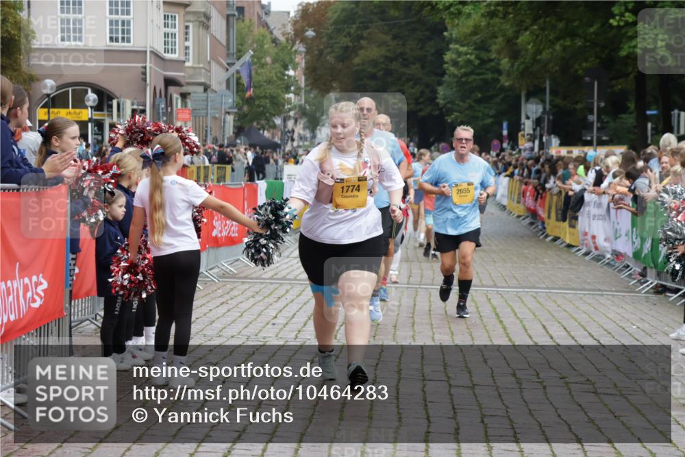 13.09.2026 - Kiel Lauf Yannick Fuchs http://msf.ph/oto/10464283 13.09.2026 09:56:36 Ziel 791, 1746, 1774, 2655, 5654, 5940, 8102, 10206, 10230, 12037, 12072, 50, 51, 1961, 2949, 3228, 3229, 4388, 5940, 6172, 6515, 6968, 8832, 9115, 10787, 11357, 11385, 11790, 12037, 12735, 12736, 12752, 4641, 4643, 5938, 7509, 7548, 8599, 9692, 1176, 5056, 8521, 10248, 10267, 11886 meine-sportfotos.de