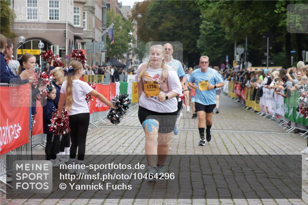 13.09.2026 - Kiel Lauf Yannick Fuchs http://msf.ph/oto/10464296 13.09.2026 09:56:36 Ziel 791, 1746, 1774, 2655, 5654, 5940, 8102, 10206, 10230, 12037, 12072, 50, 51, 1961, 2949, 3228, 3229, 4388, 5940, 6172, 6515, 6968, 8832, 9115, 10787, 11357, 11385, 11790, 12037, 12735, 12736, 12752, 4641, 4643, 5938, 7509, 7548, 8599, 9692, 1176, 5056, 8521, 10248, 10267, 11886 meine-sportfotos.de