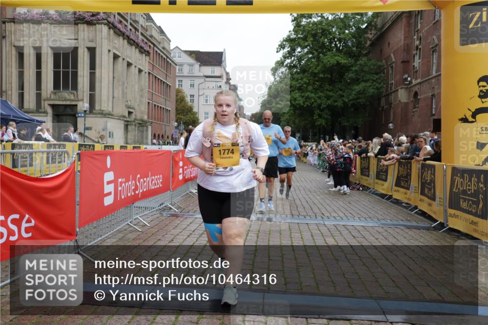 13.09.2026 - Kiel Lauf Yannick Fuchs http://msf.ph/oto/10464316 13.09.2026 09:56:40 Ziel 1746, 1774, 2655, 7509, 7548, 10206, 10230, 12072, 50, 51, 791, 1961, 2949, 3228, 3229, 4388, 5654, 5940, 6172, 6515, 6968, 8102, 8832, 9115, 10787, 11357, 11385, 11790, 12037, 12735, 12736, 12752, 3684, 4641, 4643, 5938, 8599, 8824, 9692, 12580, 1176, 1961, 4388, 10248, 10267, 10787, 11385, 11886 meine-sportfotos.de