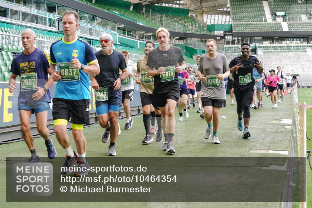 13.09.2026 - 21. swb-Marathon Bremen Michael Burmester http://msf.ph/oto/10464354 13.09.2026 13:12:59 Laufen im Stadion 118, 183, 270, 278, 349, 514, 576, 600, 695, 702, 703, 843, 933, 950, 1005, 1113, 1143, 1226, 1286, 1334, 1426, 1435, 1596, 1641, 1849, 1851, 1936, 1991, 2005, 2035, 2079, 2248, 2264, 2336, 2353, 2375, 2377, 2387, 2398, 2426, 2439, 2461, 2478, 2505, 2612, 2659, 2665, 2673, 2684, 2765, 2773, 2792, 2815, 2816, 2822, 2850, 2860, 2884, 2895, 2907, 2921, 2963, 2966, 2972, 2975, 2976, 3016, 3027, 3079, 3082, 3143, 3155, 3253, 3277, 3293, 3308, 3313, 3328, 3349, 3434 meine-sportfotos.de