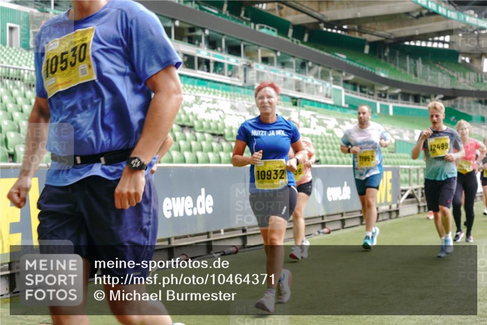 13.09.2026 - 21. swb-Marathon Bremen Michael Burmester http://msf.ph/oto/10464371 13.09.2026 10:35:10 Laufen im Stadion 10093, 10144, 10147, 10152, 10157, 10173, 10175, 10177, 10181, 10182, 10185, 10195, 10240, 10245, 10254, 10306, 10309, 10355, 10356, 10357, 10367, 10368, 10369, 10377, 10409, 10415, 10427, 10460, 10473, 10477, 10485, 10492, 10528, 10559, 10604, 10617, 10636, 10639, 10668, 10669, 10671, 10672, 10677, 10691, 10699, 10700, 10715, 10772, 10787, 10828, 10857, 10914, 10928, 11126, 11162, 11343, 11803, 11965, 10146, 10222 meine-sportfotos.de
