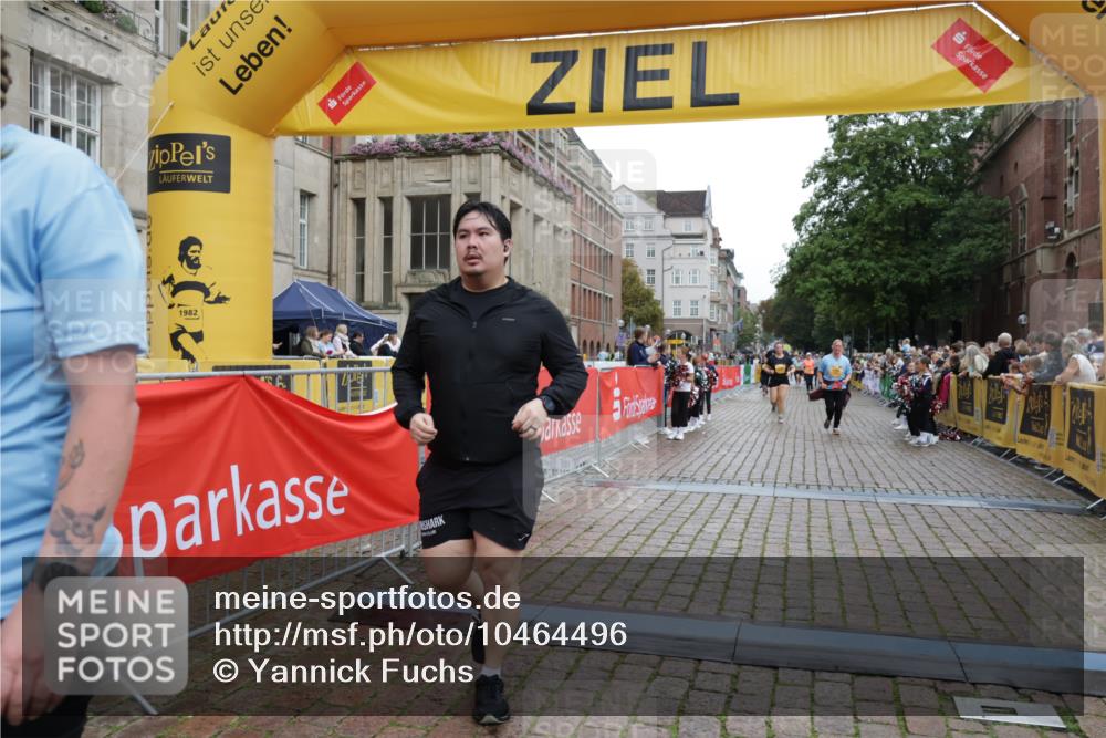 13.09.2026 - Kiel Lauf Yannick Fuchs http://msf.ph/oto/10464496 13.09.2026 09:57:06 Ziel 130, 3684, 4568, 4631, 5468, 8824, 9692, 11042, 12580, 1746, 1774, 2655, 4641, 4643, 5938, 7509, 7548, 8599, 9692, 10206, 10230, 12072, 1122, 2486, 3114, 4097, 5776, 6243, 6932, 7786, 8103, 8113, 11014, 11095, 11245, 12507, 791, 5654, 5940, 8102, 10230, 12037 meine-sportfotos.de
