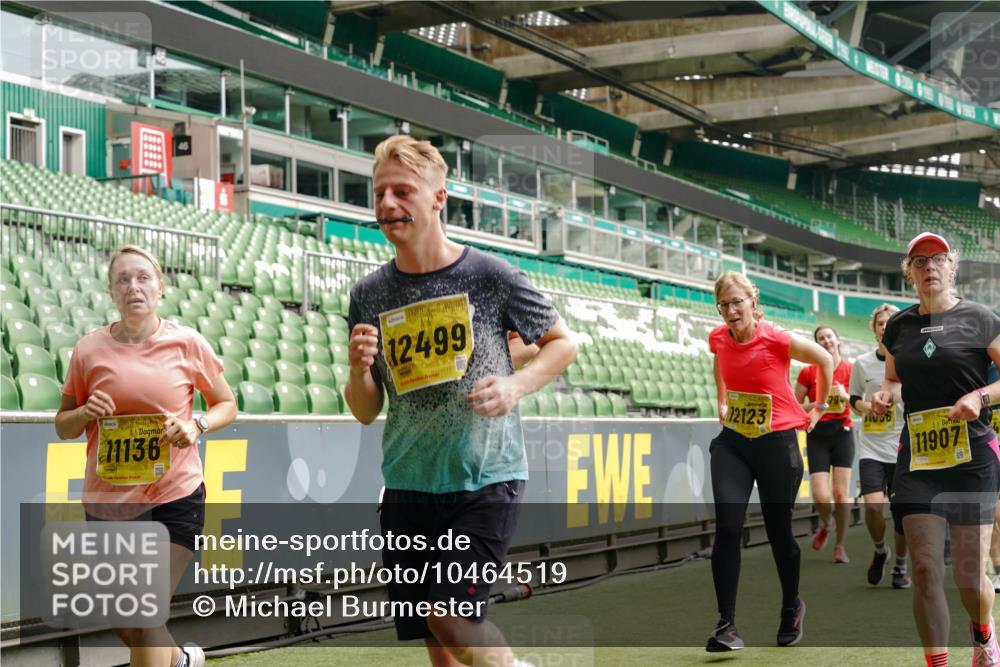 13.09.2026 - 21. swb-Marathon Bremen Michael Burmester http://msf.ph/oto/10464519 13.09.2026 10:35:12 Laufen im Stadion 10093, 10144, 10147, 10152, 10157, 10173, 10175, 10177, 10181, 10182, 10185, 10195, 10240, 10245, 10254, 10306, 10309, 10355, 10356, 10357, 10367, 10368, 10369, 10377, 10409, 10415, 10427, 10460, 10473, 10477, 10485, 10492, 10528, 10559, 10604, 10617, 10636, 10639, 10668, 10669, 10671, 10672, 10677, 10691, 10699, 10700, 10715, 10772, 10828, 10857, 10914, 10928, 11126, 11162, 11343, 11803, 11965, 10146, 10222 meine-sportfotos.de