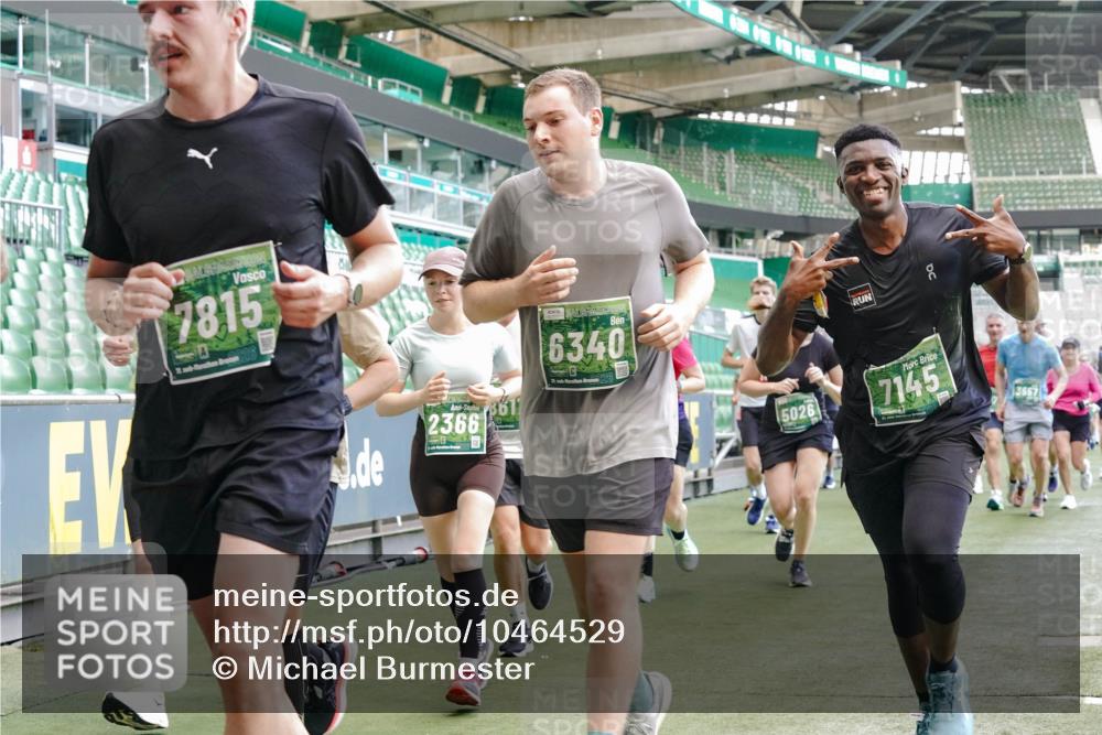 13.09.2026 - 21. swb-Marathon Bremen Michael Burmester http://msf.ph/oto/10464529 13.09.2026 13:13:01 Laufen im Stadion 118, 183, 270, 278, 349, 514, 576, 600, 695, 702, 703, 843, 933, 950, 1005, 1113, 1143, 1226, 1286, 1334, 1426, 1435, 1596, 1641, 1849, 1851, 1936, 1991, 2005, 2035, 2079, 2248, 2264, 2336, 2375, 2377, 2387, 2398, 2426, 2439, 2457, 2461, 2478, 2505, 2612, 2659, 2665, 2673, 2684, 2765, 2773, 2792, 2815, 2816, 2822, 2850, 2860, 2884, 2895, 2907, 2921, 2963, 2966, 2972, 2975, 2976, 3016, 3027, 3079, 3143, 3155, 3209, 3253, 3277, 3293, 3308, 3313, 3328, 3349, 3434 meine-sportfotos.de