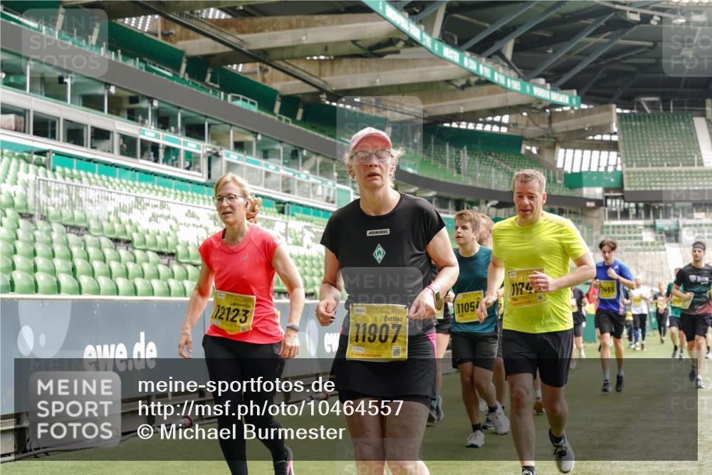 13.09.2026 - 21. swb-Marathon Bremen Michael Burmester http://msf.ph/oto/10464557 13.09.2026 10:35:13 Laufen im Stadion 10093, 10144, 10147, 10152, 10157, 10173, 10175, 10177, 10181, 10182, 10185, 10195, 10240, 10245, 10254, 10306, 10309, 10355, 10356, 10357, 10367, 10368, 10369, 10377, 10409, 10415, 10427, 10460, 10473, 10477, 10485, 10492, 10528, 10559, 10604, 10617, 10636, 10639, 10668, 10669, 10671, 10672, 10677, 10691, 10699, 10700, 10715, 10772, 10828, 10857, 10914, 10928, 11126, 11162, 11343, 11803, 11965, 10146, 10222 meine-sportfotos.de