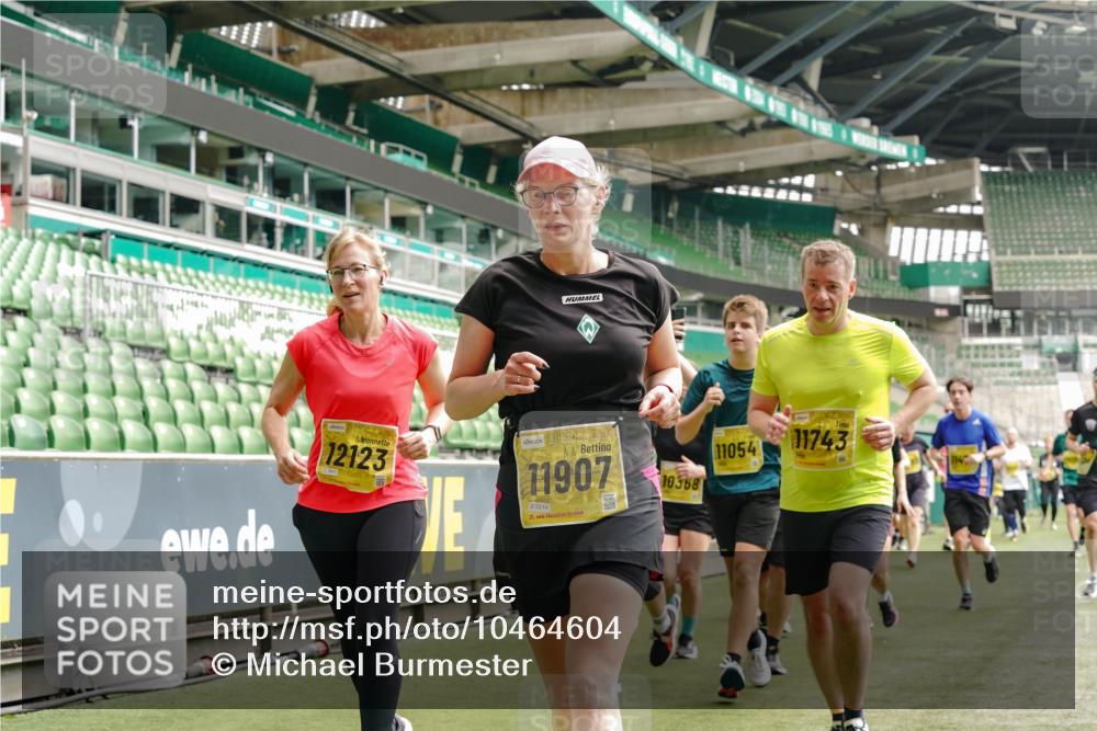 13.09.2026 - 21. swb-Marathon Bremen Michael Burmester http://msf.ph/oto/10464604 13.09.2026 10:35:13 Laufen im Stadion 10093, 10144, 10147, 10152, 10157, 10173, 10175, 10177, 10181, 10182, 10185, 10195, 10240, 10245, 10254, 10306, 10309, 10355, 10356, 10357, 10367, 10368, 10369, 10377, 10409, 10415, 10427, 10460, 10473, 10477, 10485, 10492, 10528, 10559, 10604, 10617, 10636, 10639, 10668, 10669, 10671, 10672, 10677, 10691, 10699, 10700, 10715, 10772, 10828, 10857, 10914, 10928, 11126, 11162, 11343, 11803, 11965, 10146, 10222 meine-sportfotos.de