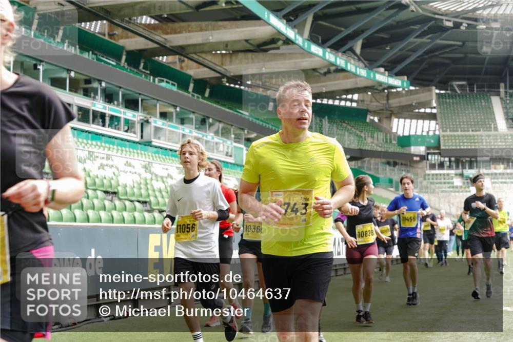 13.09.2026 - 21. swb-Marathon Bremen Michael Burmester http://msf.ph/oto/10464637 13.09.2026 10:35:14 Laufen im Stadion 10093, 10144, 10147, 10152, 10157, 10173, 10175, 10177, 10181, 10182, 10185, 10195, 10240, 10245, 10254, 10306, 10309, 10355, 10356, 10357, 10367, 10368, 10369, 10377, 10409, 10415, 10427, 10460, 10473, 10477, 10485, 10492, 10528, 10559, 10604, 10617, 10636, 10639, 10668, 10669, 10671, 10672, 10677, 10699, 10700, 10715, 10772, 10828, 10857, 10914, 10928, 11126, 11162, 11343, 11803, 11965, 10146, 10222 meine-sportfotos.de