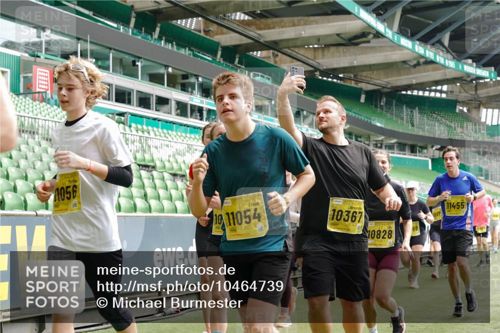 13.09.2026 - 21. swb-Marathon Bremen Michael Burmester http://msf.ph/oto/10464739 13.09.2026 10:35:15 Laufen im Stadion 10093, 10144, 10147, 10152, 10157, 10173, 10175, 10177, 10181, 10182, 10185, 10195, 10240, 10245, 10254, 10306, 10309, 10355, 10356, 10357, 10367, 10368, 10369, 10377, 10409, 10415, 10427, 10460, 10473, 10477, 10485, 10492, 10528, 10559, 10604, 10617, 10636, 10639, 10668, 10669, 10671, 10672, 10677, 10699, 10700, 10715, 10828, 10857, 10914, 10928, 11126, 11162, 11343, 11803, 11965, 10146, 10222 meine-sportfotos.de