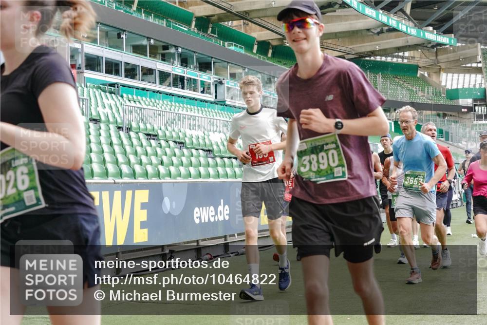 13.09.2026 - 21. swb-Marathon Bremen Michael Burmester http://msf.ph/oto/10464822 13.09.2026 13:13:04 Laufen im Stadion 118, 183, 270, 278, 349, 514, 576, 600, 631, 695, 702, 703, 843, 933, 950, 1005, 1113, 1143, 1226, 1286, 1334, 1426, 1435, 1596, 1641, 1849, 1851, 1936, 1991, 2005, 2035, 2079, 2248, 2264, 2336, 2375, 2377, 2387, 2398, 2426, 2439, 2457, 2461, 2478, 2505, 2540, 2612, 2659, 2665, 2673, 2684, 2693, 2765, 2773, 2792, 2815, 2816, 2822, 2850, 2860, 2884, 2895, 2921, 2963, 2966, 2972, 2975, 3016, 3027, 3079, 3111, 3143, 3155, 3209, 3253, 3277, 3293, 3304, 3308, 3313, 3328, 3349, 3434 meine-sportfotos.de