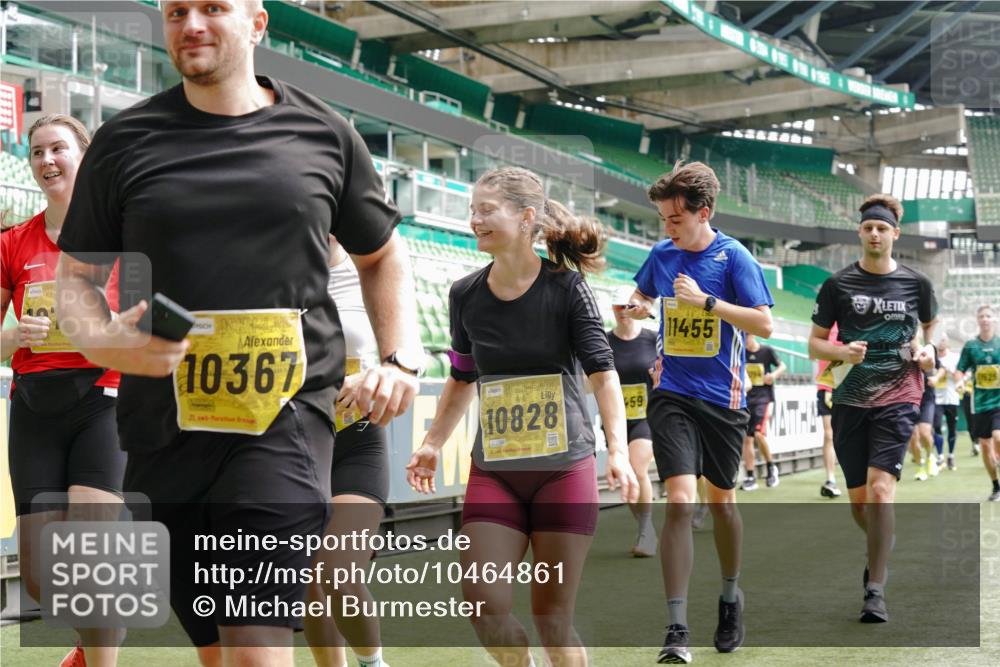 13.09.2026 - 21. swb-Marathon Bremen Michael Burmester http://msf.ph/oto/10464861 13.09.2026 10:35:17 Laufen im Stadion 10093, 10144, 10147, 10152, 10157, 10173, 10175, 10177, 10181, 10182, 10185, 10195, 10240, 10245, 10254, 10263, 10306, 10309, 10355, 10356, 10357, 10367, 10368, 10369, 10377, 10409, 10415, 10427, 10460, 10473, 10477, 10481, 10485, 10492, 10528, 10559, 10604, 10617, 10636, 10639, 10668, 10669, 10671, 10672, 10677, 10699, 10700, 10715, 10828, 10857, 10914, 10928, 11126, 11162, 11343, 11803, 11965, 10146, 10222 meine-sportfotos.de