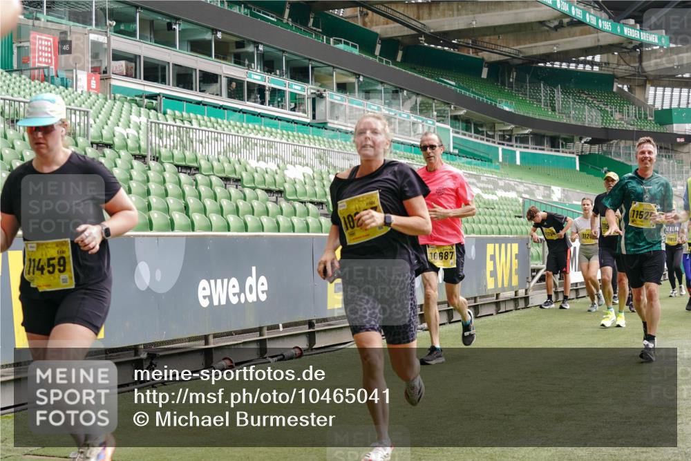 13.09.2026 - 21. swb-Marathon Bremen Michael Burmester http://msf.ph/oto/10465041 13.09.2026 10:35:20 Laufen im Stadion 10093, 10144, 10147, 10152, 10157, 10173, 10175, 10177, 10181, 10182, 10185, 10195, 10240, 10245, 10254, 10263, 10306, 10309, 10356, 10357, 10367, 10368, 10369, 10377, 10409, 10415, 10427, 10439, 10460, 10473, 10477, 10481, 10485, 10492, 10528, 10559, 10604, 10617, 10636, 10639, 10668, 10669, 10671, 10672, 10677, 10699, 10700, 10715, 10828, 10857, 10914, 10928, 11126, 11162, 11343, 11803, 11965, 10146, 10222 meine-sportfotos.de
