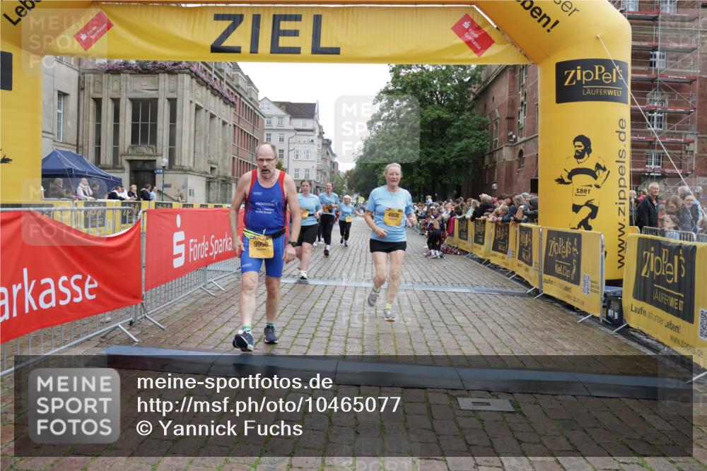 13.09.2026 - Kiel Lauf Yannick Fuchs http://msf.ph/oto/10465077 13.09.2026 09:57:45 Ziel 818, 1296, 2406, 3317, 4808, 8853, 9998, 10943, 130, 1122, 2486, 3114, 3427, 4097, 4567, 4568, 4631, 5776, 6173, 6243, 6735, 6932, 7358, 7359, 7786, 8103, 8113, 11014, 11095, 11245, 12507, 5688, 6253, 8352, 130, 4568, 4631, 5468, 11042 meine-sportfotos.de