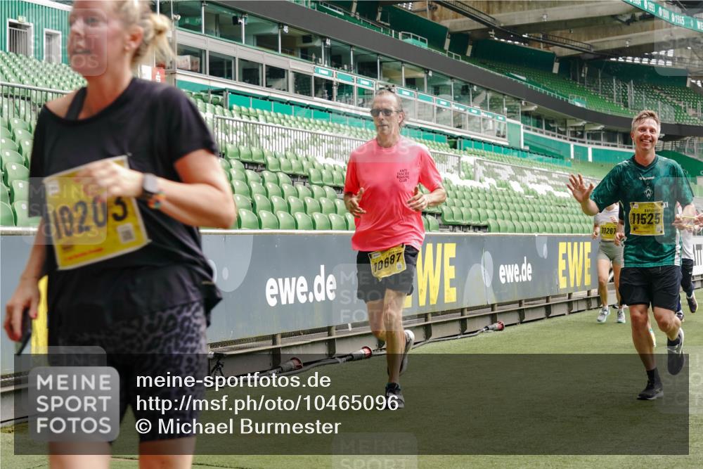13.09.2026 - 21. swb-Marathon Bremen Michael Burmester http://msf.ph/oto/10465096 13.09.2026 10:35:21 Laufen im Stadion 10093, 10144, 10147, 10152, 10157, 10173, 10175, 10177, 10181, 10182, 10185, 10195, 10240, 10245, 10254, 10263, 10306, 10309, 10356, 10357, 10367, 10368, 10369, 10377, 10409, 10415, 10427, 10439, 10460, 10473, 10477, 10481, 10485, 10492, 10528, 10559, 10604, 10617, 10636, 10639, 10668, 10669, 10671, 10672, 10677, 10699, 10700, 10715, 10828, 10857, 10914, 10928, 11126, 11162, 11343, 11803, 11965, 10146, 10222 meine-sportfotos.de