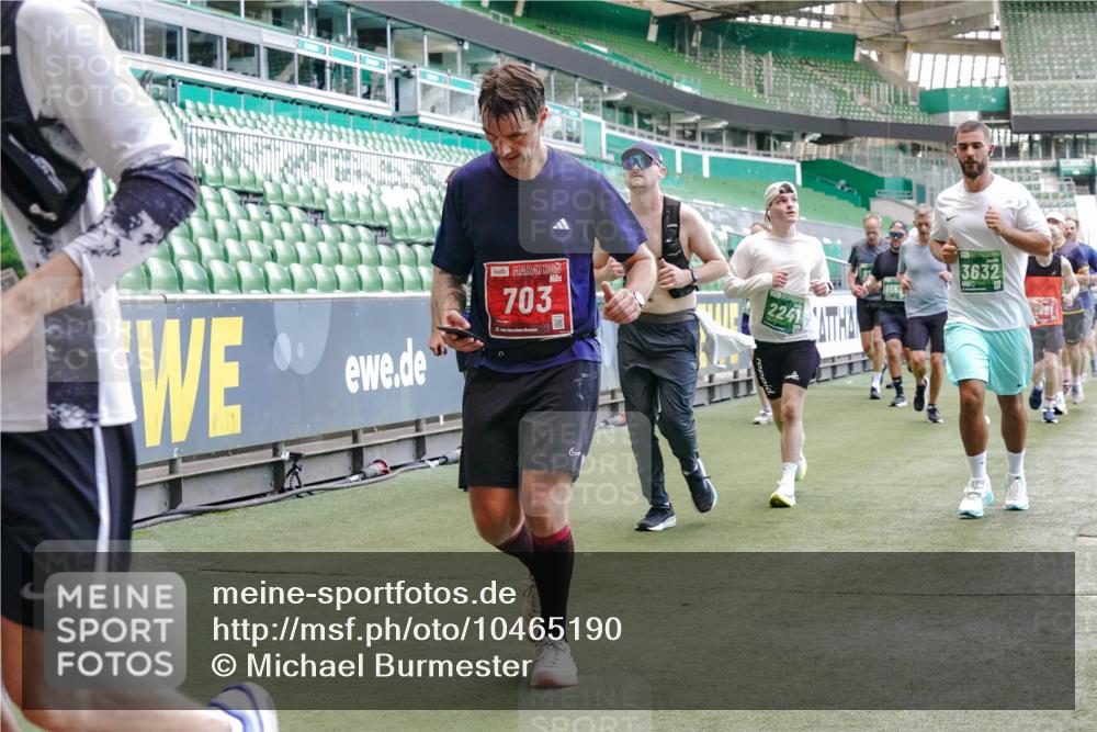13.09.2026 - 21. swb-Marathon Bremen Michael Burmester http://msf.ph/oto/10465190 13.09.2026 13:13:09 Laufen im Stadion 118, 183, 270, 278, 349, 514, 576, 600, 631, 695, 702, 843, 933, 950, 1005, 1113, 1143, 1226, 1286, 1334, 1426, 1435, 1596, 1641, 1849, 1851, 1991, 2005, 2035, 2079, 2248, 2264, 2336, 2375, 2377, 2387, 2398, 2412, 2426, 2439, 2457, 2461, 2478, 2505, 2540, 2612, 2665, 2673, 2684, 2693, 2765, 2773, 2792, 2815, 2816, 2850, 2860, 2884, 2895, 2921, 2963, 2966, 2972, 2975, 3016, 3079, 3111, 3143, 3155, 3209, 3253, 3277, 3293, 3304, 3308, 3313, 3349, 3434 meine-sportfotos.de