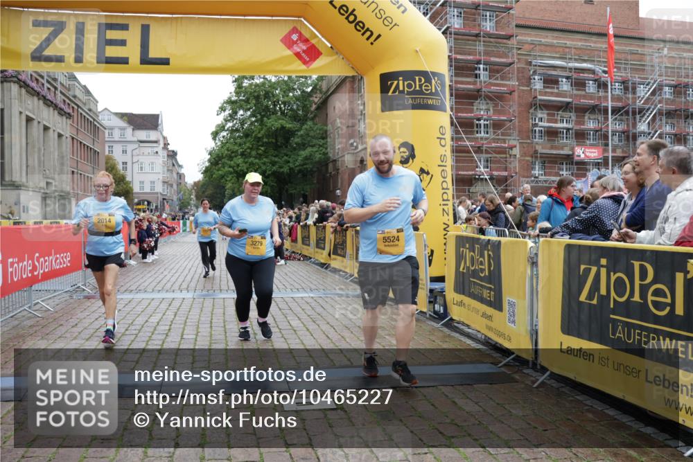 13.09.2026 - Kiel Lauf Yannick Fuchs http://msf.ph/oto/10465227 13.09.2026 09:58:13 Ziel 2014, 3279, 3302, 5524, 5738, 818, 1296, 2406, 3317, 4808, 5688, 6253, 8352, 8853, 9998, 10943, 7415, 9087, 12561, 818, 3427, 4567, 4808, 6735, 7358, 7359, 9998, 10943 meine-sportfotos.de