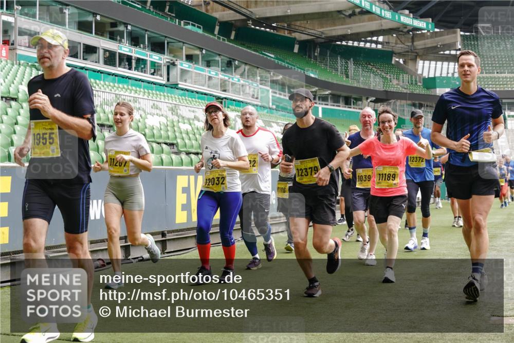 13.09.2026 - 21. swb-Marathon Bremen Michael Burmester http://msf.ph/oto/10465351 13.09.2026 10:35:24 Laufen im Stadion 10093, 10144, 10147, 10152, 10157, 10173, 10175, 10177, 10181, 10182, 10185, 10187, 10195, 10240, 10245, 10254, 10263, 10272, 10275, 10306, 10309, 10356, 10357, 10367, 10368, 10369, 10377, 10409, 10415, 10427, 10439, 10460, 10473, 10477, 10481, 10485, 10492, 10528, 10559, 10560, 10617, 10636, 10639, 10668, 10669, 10671, 10672, 10677, 10700, 10715, 10828, 10857, 10914, 10928, 11126, 11162, 11343, 11803, 11965, 10146, 10222 meine-sportfotos.de