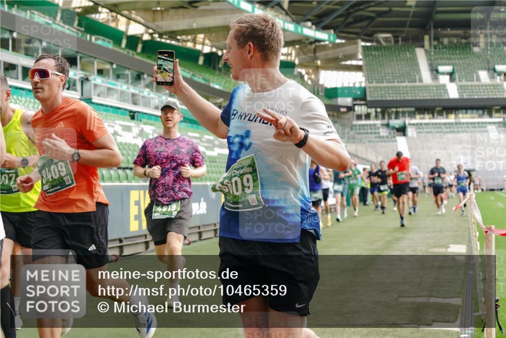 13.09.2026 - 21. swb-Marathon Bremen Michael Burmester http://msf.ph/oto/10465359 13.09.2026 12:56:30 Laufen im Stadion 205, 307, 388, 411, 431, 465, 655, 769, 854, 857, 876, 913, 926, 948, 1058, 1130, 1197, 1537, 1601, 1645, 1750, 1809, 1900, 1972, 2001, 2040, 2051, 2075, 2122, 2251, 2260, 2319, 2473, 2493, 2535, 2604, 2634, 2640, 2671, 2761, 2812, 2948, 3057, 3078, 3119, 3192, 3202, 3290, 3348, 3411, 3450, 3458, 3508, 3514, 3634, 3706, 3716, 3760, 3813, 3836, 4135, 4137, 4171, 4316, 4319, 4413, 4455, 4479, 4733, 5277, 5430, 5530, 6106, 2498, 3085 meine-sportfotos.de