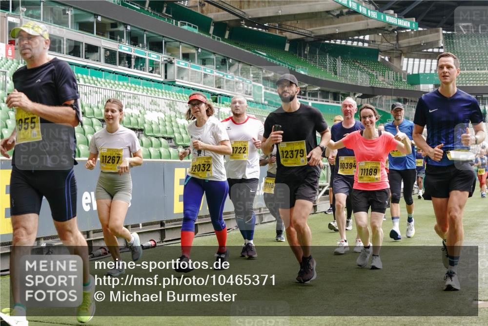 13.09.2026 - 21. swb-Marathon Bremen Michael Burmester http://msf.ph/oto/10465371 13.09.2026 10:35:24 Laufen im Stadion 10093, 10144, 10147, 10152, 10157, 10173, 10175, 10177, 10181, 10182, 10185, 10187, 10195, 10240, 10245, 10254, 10263, 10272, 10275, 10306, 10309, 10356, 10357, 10367, 10368, 10369, 10377, 10409, 10415, 10427, 10439, 10460, 10473, 10477, 10481, 10485, 10492, 10528, 10559, 10560, 10617, 10636, 10639, 10668, 10669, 10671, 10672, 10677, 10700, 10715, 10828, 10857, 10914, 10928, 11126, 11162, 11343, 11803, 11965, 10146, 10222 meine-sportfotos.de