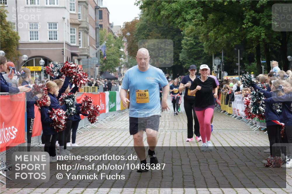13.09.2026 - Kiel Lauf Yannick Fuchs http://msf.ph/oto/10465387 13.09.2026 09:58:33 Ziel 2103, 5872, 7415, 11463, 12561, 2014, 3279, 3302, 5524, 5738, 6253, 9087, 12561, 269, 3458, 6249, 10325, 10326, 10564, 5688, 6253, 8352 meine-sportfotos.de