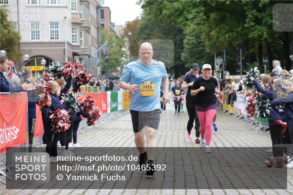 13.09.2026 - Kiel Lauf Yannick Fuchs http://msf.ph/oto/10465392 13.09.2026 09:58:33 Ziel 2103, 5872, 7415, 11463, 12561, 2014, 3279, 3302, 5524, 5738, 6253, 9087, 12561, 269, 3458, 6249, 10325, 10326, 10564, 5688, 6253, 8352 meine-sportfotos.de