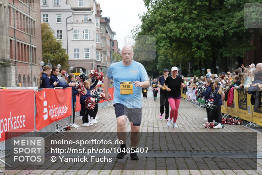 13.09.2026 - Kiel Lauf Yannick Fuchs http://msf.ph/oto/10465407 13.09.2026 09:58:35 Ziel 2103, 5872, 7415, 11463, 2014, 3279, 3302, 5524, 5738, 6253, 9087, 12561, 269, 3458, 6249, 10325, 10326, 10564, 5688, 6253 meine-sportfotos.de