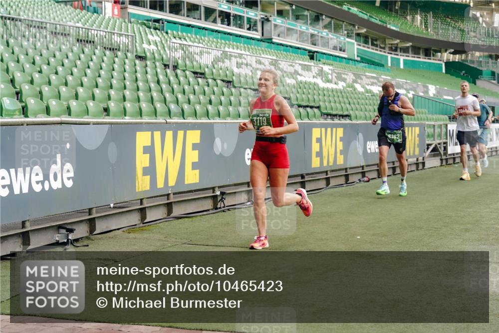 13.09.2026 - 21. swb-Marathon Bremen Michael Burmester http://msf.ph/oto/10465423 13.09.2026 12:56:33 Laufen im Stadion 205, 307, 388, 411, 431, 465, 655, 769, 776, 854, 857, 876, 913, 926, 948, 1058, 1130, 1254, 1537, 1601, 1645, 1750, 1809, 1900, 1972, 2001, 2040, 2051, 2075, 2122, 2251, 2260, 2319, 2402, 2473, 2493, 2535, 2604, 2634, 2640, 2671, 2761, 2812, 2904, 2948, 3057, 3078, 3119, 3192, 3202, 3290, 3348, 3411, 3450, 3458, 3508, 3514, 3634, 3706, 3716, 3760, 3813, 3836, 3939, 4135, 4137, 4171, 4316, 4319, 4413, 4455, 4479, 4733, 5277, 5430, 5530, 6106, 2498, 3085 meine-sportfotos.de