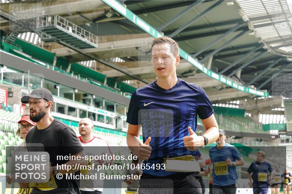 13.09.2026 - 21. swb-Marathon Bremen Michael Burmester http://msf.ph/oto/10465493 13.09.2026 10:35:25 Laufen im Stadion 10093, 10144, 10147, 10152, 10157, 10173, 10175, 10177, 10181, 10182, 10185, 10187, 10195, 10240, 10245, 10254, 10263, 10272, 10275, 10291, 10306, 10309, 10356, 10357, 10367, 10368, 10369, 10377, 10409, 10415, 10427, 10439, 10460, 10473, 10477, 10481, 10485, 10492, 10528, 10559, 10560, 10617, 10636, 10639, 10669, 10671, 10672, 10677, 10700, 10715, 10828, 10857, 10914, 10928, 11126, 11162, 11343, 11803, 11965, 10146, 10222 meine-sportfotos.de