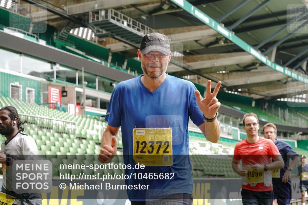 13.09.2026 - 21. swb-Marathon Bremen Michael Burmester http://msf.ph/oto/10465682 13.09.2026 10:35:28 Laufen im Stadion 10093, 10144, 10147, 10152, 10157, 10173, 10175, 10177, 10181, 10182, 10185, 10187, 10195, 10240, 10245, 10254, 10263, 10272, 10275, 10291, 10306, 10309, 10356, 10357, 10367, 10368, 10369, 10377, 10409, 10415, 10420, 10427, 10439, 10460, 10473, 10477, 10481, 10485, 10492, 10528, 10559, 10560, 10617, 10636, 10639, 10669, 10671, 10672, 10677, 10700, 10715, 10828, 10857, 10914, 10928, 11126, 11162, 11343, 11803, 11965, 10146, 10222 meine-sportfotos.de