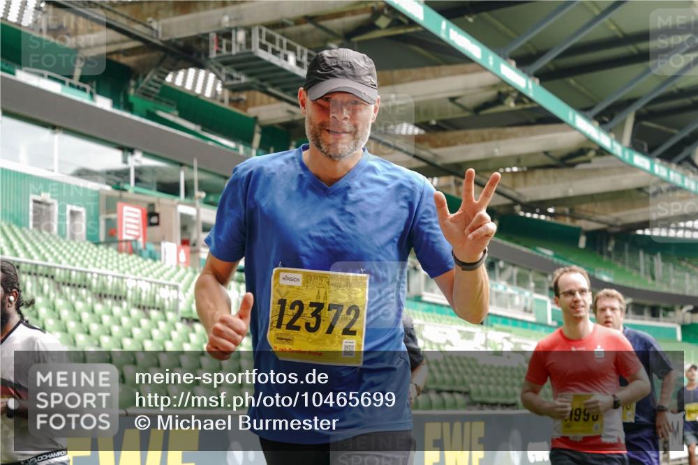 13.09.2026 - 21. swb-Marathon Bremen Michael Burmester http://msf.ph/oto/10465699 13.09.2026 10:35:28 Laufen im Stadion 10093, 10144, 10147, 10152, 10157, 10173, 10175, 10177, 10181, 10182, 10185, 10187, 10195, 10240, 10245, 10254, 10263, 10272, 10275, 10291, 10306, 10309, 10356, 10357, 10367, 10368, 10369, 10377, 10409, 10415, 10420, 10427, 10439, 10460, 10473, 10477, 10481, 10485, 10492, 10528, 10559, 10560, 10617, 10636, 10639, 10669, 10671, 10672, 10677, 10700, 10715, 10828, 10857, 10914, 10928, 11126, 11162, 11343, 11803, 11965, 10146, 10222 meine-sportfotos.de