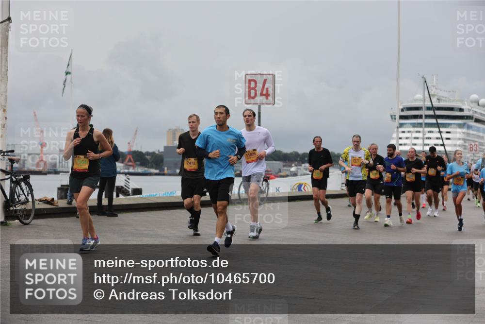 13.09.2026 - Kiel Lauf Andreas Tolksdorf http://msf.ph/oto/10465700 13.09.2026 12:06:40 Kiellinie 1584, 2412, 4, 11026, 2370, 3 meine-sportfotos.de