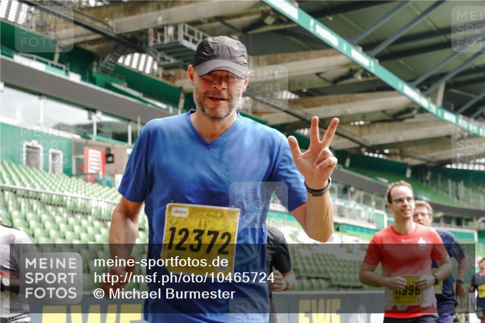 13.09.2026 - 21. swb-Marathon Bremen Michael Burmester http://msf.ph/oto/10465724 13.09.2026 10:35:28 Laufen im Stadion 10093, 10144, 10147, 10152, 10157, 10173, 10175, 10177, 10181, 10182, 10185, 10187, 10195, 10240, 10245, 10254, 10263, 10272, 10275, 10291, 10306, 10309, 10356, 10357, 10367, 10368, 10369, 10377, 10409, 10415, 10420, 10427, 10439, 10460, 10473, 10477, 10481, 10485, 10492, 10528, 10559, 10560, 10617, 10636, 10639, 10669, 10671, 10672, 10677, 10700, 10715, 10828, 10857, 10914, 10928, 11126, 11162, 11343, 11803, 11965, 10146, 10222 meine-sportfotos.de