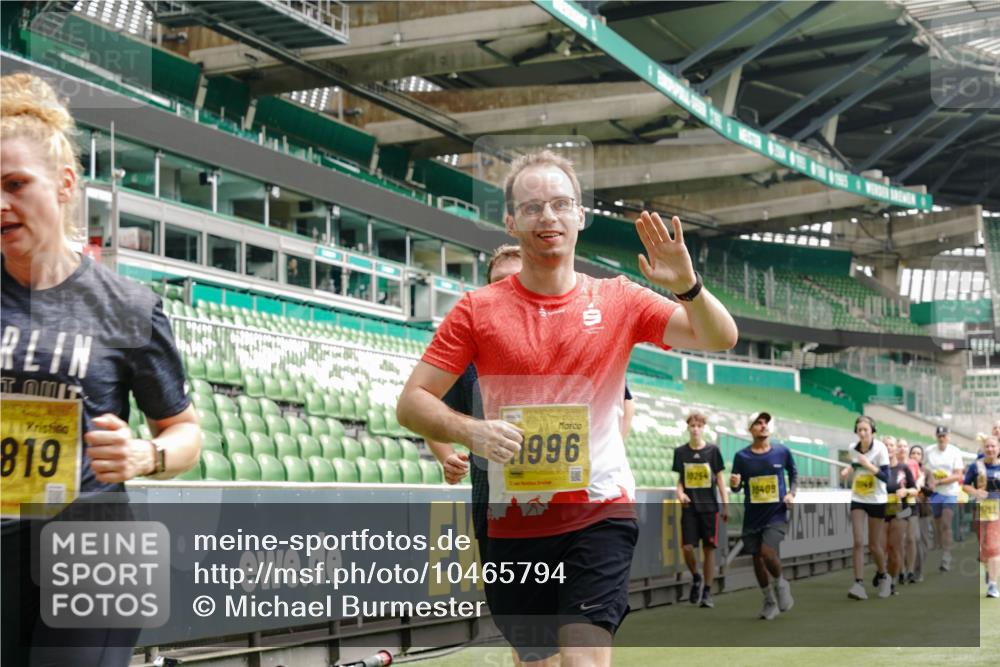 13.09.2026 - 21. swb-Marathon Bremen Michael Burmester http://msf.ph/oto/10465794 13.09.2026 10:35:29 Laufen im Stadion 10093, 10144, 10147, 10152, 10157, 10173, 10175, 10177, 10181, 10182, 10185, 10187, 10195, 10240, 10245, 10254, 10263, 10272, 10275, 10291, 10306, 10309, 10356, 10357, 10367, 10368, 10369, 10377, 10409, 10415, 10420, 10427, 10439, 10460, 10473, 10477, 10481, 10485, 10492, 10528, 10559, 10560, 10617, 10636, 10639, 10669, 10671, 10672, 10677, 10700, 10715, 10828, 10857, 10914, 10928, 11126, 11162, 11343, 11803, 11965, 10146, 10222 meine-sportfotos.de