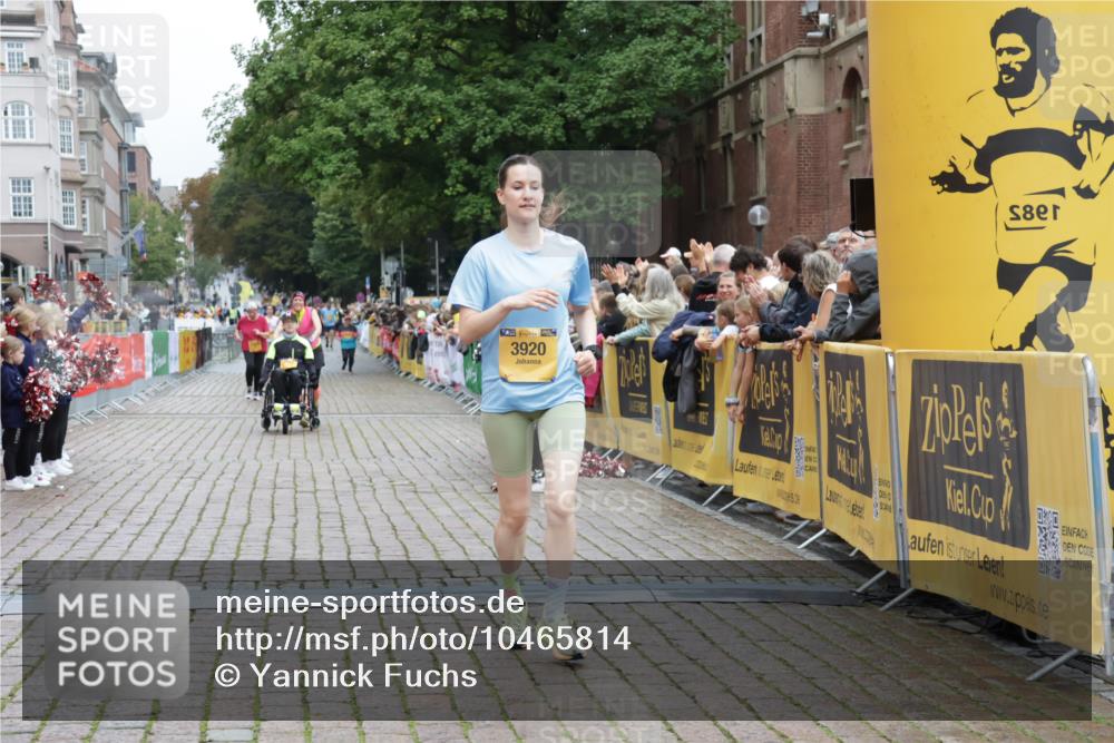 13.09.2026 - Kiel Lauf Yannick Fuchs http://msf.ph/oto/10465814 13.09.2026 09:59:08 Ziel 3920, 5489, 6956, 10030, 269, 2103, 3458, 5872, 6148, 6249, 6956, 7399, 10325, 10326, 10564, 11463, 225, 2967, 6306, 10357, 11828, 2103, 5872, 7415 meine-sportfotos.de