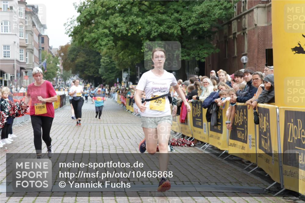 13.09.2026 - Kiel Lauf Yannick Fuchs http://msf.ph/oto/10465868 13.09.2026 09:59:17 Ziel 225, 5489, 6306, 11828, 269, 3458, 3920, 6148, 6249, 6956, 7399, 10030, 10325, 10326, 10564, 2967, 10357, 269, 5872, 6249, 11463 meine-sportfotos.de