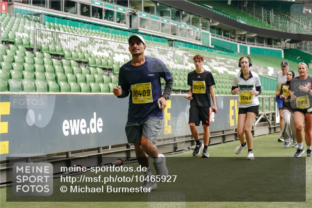 13.09.2026 - 21. swb-Marathon Bremen Michael Burmester http://msf.ph/oto/10465927 13.09.2026 10:35:32 Laufen im Stadion 10093, 10144, 10147, 10152, 10157, 10160, 10173, 10175, 10181, 10182, 10185, 10187, 10195, 10245, 10251, 10254, 10263, 10272, 10275, 10291, 10306, 10309, 10356, 10357, 10367, 10368, 10369, 10377, 10382, 10409, 10415, 10420, 10427, 10439, 10460, 10473, 10477, 10481, 10485, 10492, 10528, 10559, 10560, 10607, 10617, 10636, 10639, 10669, 10671, 10672, 10677, 10700, 10715, 10828, 10914, 10928, 11126, 11162, 11343, 11803, 11965, 10146, 10222 meine-sportfotos.de