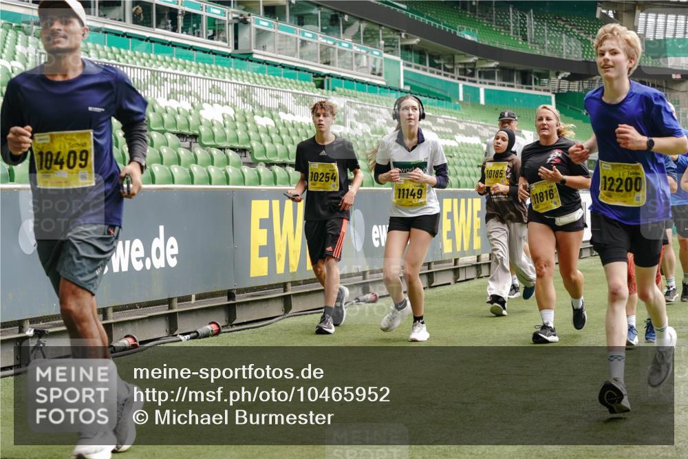 13.09.2026 - 21. swb-Marathon Bremen Michael Burmester http://msf.ph/oto/10465952 13.09.2026 10:35:33 Laufen im Stadion 10093, 10144, 10147, 10152, 10157, 10160, 10173, 10175, 10181, 10182, 10185, 10187, 10195, 10245, 10251, 10254, 10263, 10272, 10275, 10291, 10306, 10309, 10356, 10357, 10367, 10368, 10369, 10377, 10382, 10409, 10420, 10427, 10439, 10460, 10473, 10477, 10481, 10485, 10492, 10528, 10559, 10560, 10607, 10617, 10636, 10639, 10669, 10671, 10672, 10677, 10700, 10715, 10828, 10914, 10928, 11126, 11162, 11343, 11803, 11965, 10146, 10222 meine-sportfotos.de