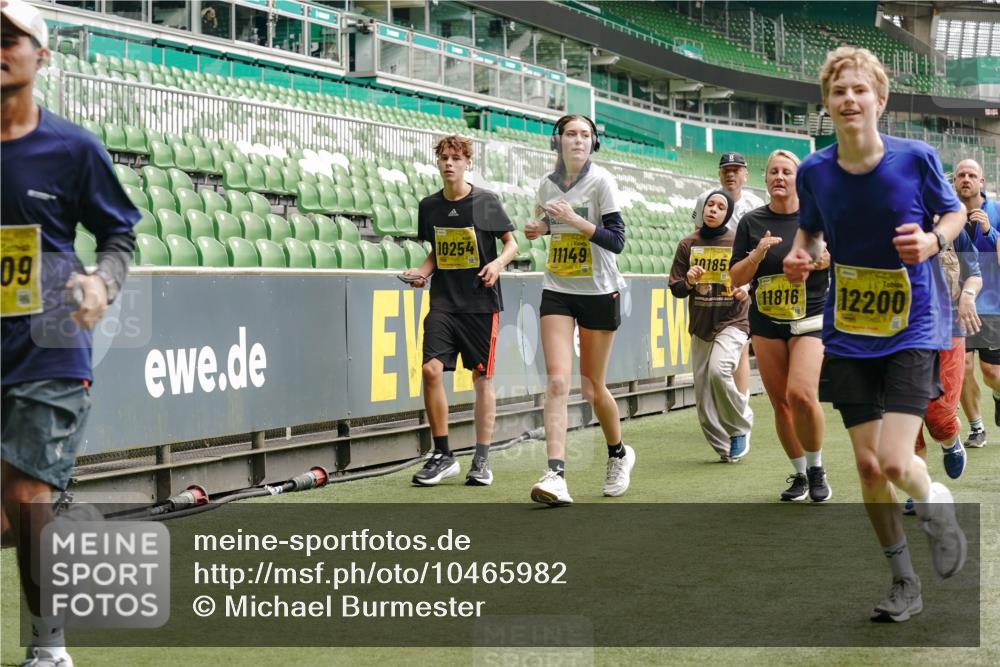 13.09.2026 - 21. swb-Marathon Bremen Michael Burmester http://msf.ph/oto/10465982 13.09.2026 10:35:33 Laufen im Stadion 10093, 10144, 10147, 10152, 10157, 10160, 10173, 10175, 10181, 10182, 10185, 10187, 10195, 10245, 10251, 10254, 10263, 10272, 10275, 10291, 10306, 10309, 10356, 10357, 10367, 10368, 10369, 10377, 10382, 10409, 10420, 10427, 10439, 10460, 10473, 10477, 10481, 10485, 10492, 10528, 10559, 10560, 10607, 10617, 10636, 10639, 10669, 10671, 10672, 10677, 10700, 10715, 10828, 10914, 10928, 11126, 11162, 11343, 11803, 11965, 10146, 10222 meine-sportfotos.de