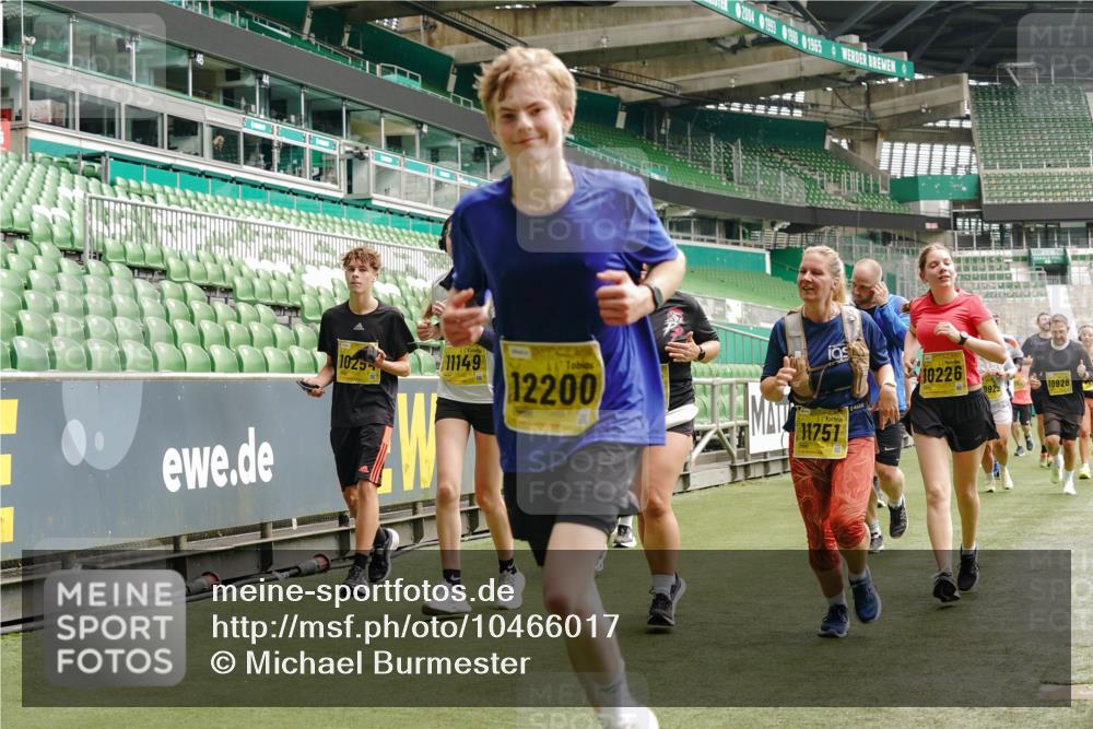 13.09.2026 - 21. swb-Marathon Bremen Michael Burmester http://msf.ph/oto/10466017 13.09.2026 10:35:34 Laufen im Stadion 10093, 10144, 10147, 10152, 10157, 10160, 10173, 10175, 10181, 10182, 10185, 10187, 10195, 10245, 10251, 10254, 10263, 10272, 10275, 10291, 10306, 10309, 10356, 10357, 10367, 10368, 10369, 10377, 10382, 10409, 10420, 10427, 10439, 10460, 10473, 10477, 10481, 10485, 10492, 10528, 10559, 10560, 10607, 10617, 10636, 10639, 10669, 10671, 10672, 10677, 10700, 10715, 10828, 10914, 10928, 11126, 11162, 11343, 11803, 11965, 10146, 10222 meine-sportfotos.de