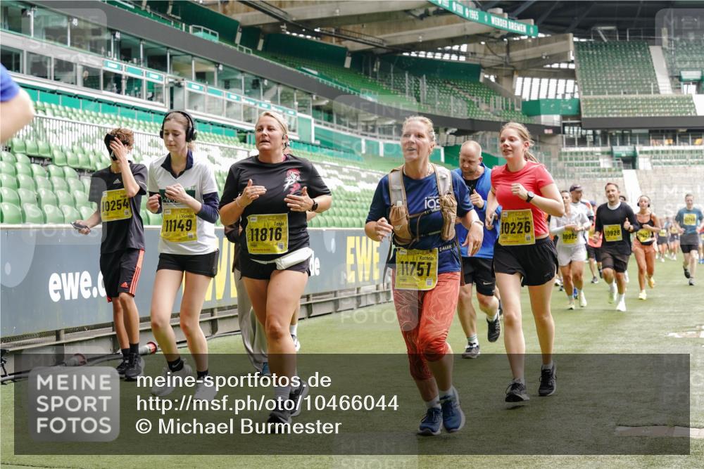 13.09.2026 - 21. swb-Marathon Bremen Michael Burmester http://msf.ph/oto/10466044 13.09.2026 10:35:34 Laufen im Stadion 10093, 10144, 10147, 10152, 10157, 10160, 10173, 10175, 10181, 10182, 10185, 10187, 10195, 10245, 10251, 10254, 10263, 10272, 10275, 10291, 10306, 10309, 10356, 10357, 10367, 10368, 10369, 10377, 10382, 10409, 10420, 10427, 10439, 10460, 10473, 10477, 10481, 10485, 10492, 10528, 10559, 10560, 10607, 10617, 10636, 10639, 10669, 10671, 10672, 10677, 10700, 10715, 10828, 10914, 10928, 11126, 11162, 11343, 11803, 11965, 10146, 10222 meine-sportfotos.de