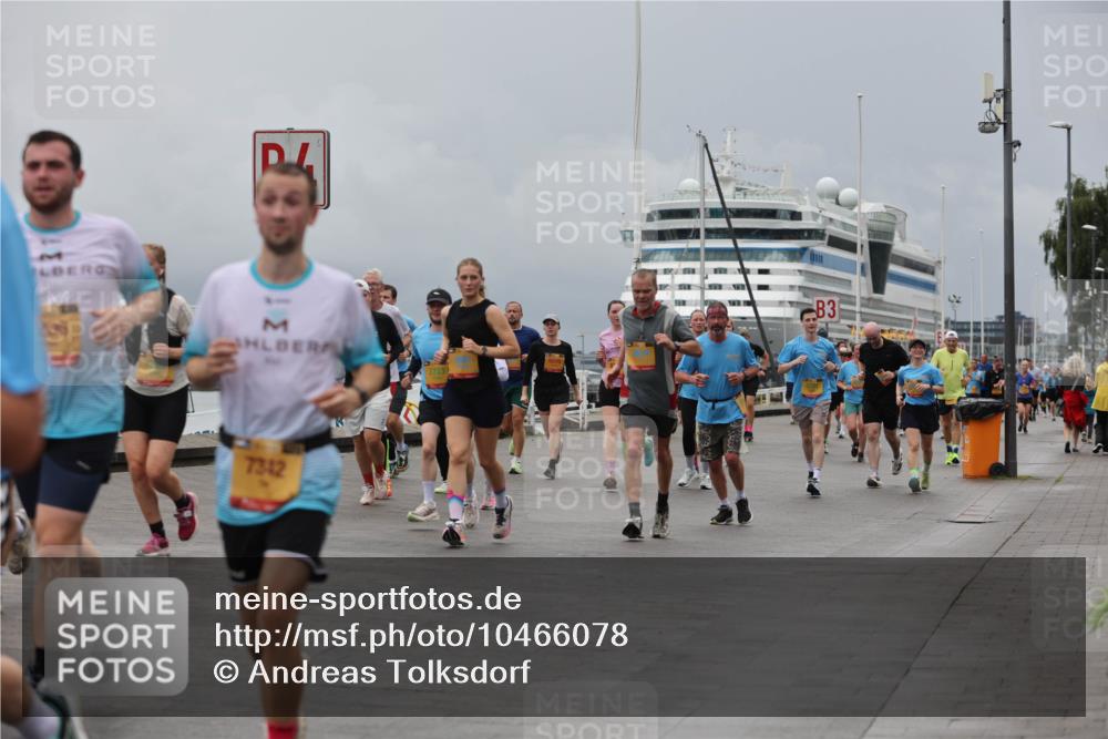 13.09.2026 - Kiel Lauf Andreas Tolksdorf http://msf.ph/oto/10466078 13.09.2026 12:06:56 Kiellinie 206, 7342, 2723, 3 meine-sportfotos.de