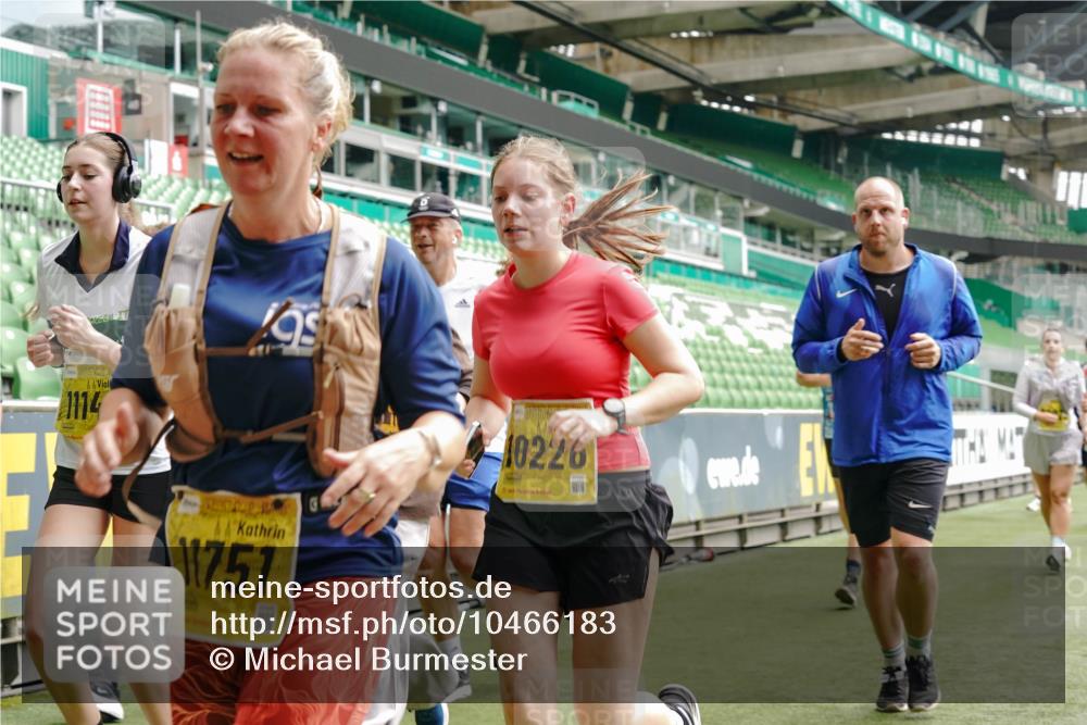 13.09.2026 - 21. swb-Marathon Bremen Michael Burmester http://msf.ph/oto/10466183 13.09.2026 10:35:36 Laufen im Stadion 10093, 10144, 10147, 10152, 10157, 10160, 10173, 10175, 10181, 10182, 10185, 10187, 10195, 10245, 10251, 10263, 10272, 10275, 10291, 10306, 10309, 10356, 10357, 10367, 10368, 10369, 10377, 10382, 10403, 10409, 10420, 10427, 10439, 10460, 10473, 10477, 10481, 10485, 10492, 10528, 10559, 10560, 10569, 10607, 10617, 10636, 10639, 10669, 10671, 10672, 10677, 10700, 10715, 10828, 10914, 10928, 11126, 11162, 11343, 11803, 11965, 10146, 10222 meine-sportfotos.de