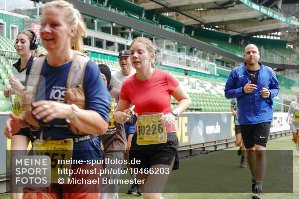 13.09.2026 - 21. swb-Marathon Bremen Michael Burmester http://msf.ph/oto/10466203 13.09.2026 10:35:36 Laufen im Stadion 10093, 10144, 10147, 10152, 10157, 10160, 10173, 10175, 10181, 10182, 10185, 10187, 10195, 10245, 10251, 10263, 10272, 10275, 10291, 10306, 10309, 10356, 10357, 10367, 10368, 10369, 10377, 10382, 10403, 10409, 10420, 10427, 10439, 10460, 10473, 10477, 10481, 10485, 10492, 10528, 10559, 10560, 10569, 10607, 10617, 10636, 10639, 10669, 10671, 10672, 10677, 10700, 10715, 10828, 10914, 10928, 11126, 11162, 11343, 11803, 11965, 10146, 10222 meine-sportfotos.de