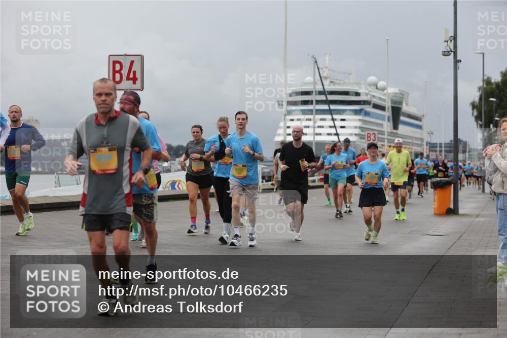 13.09.2026 - Kiel Lauf Andreas Tolksdorf http://msf.ph/oto/10466235 13.09.2026 12:07:00 Kiellinie 7405, 4, 5701, 3 meine-sportfotos.de