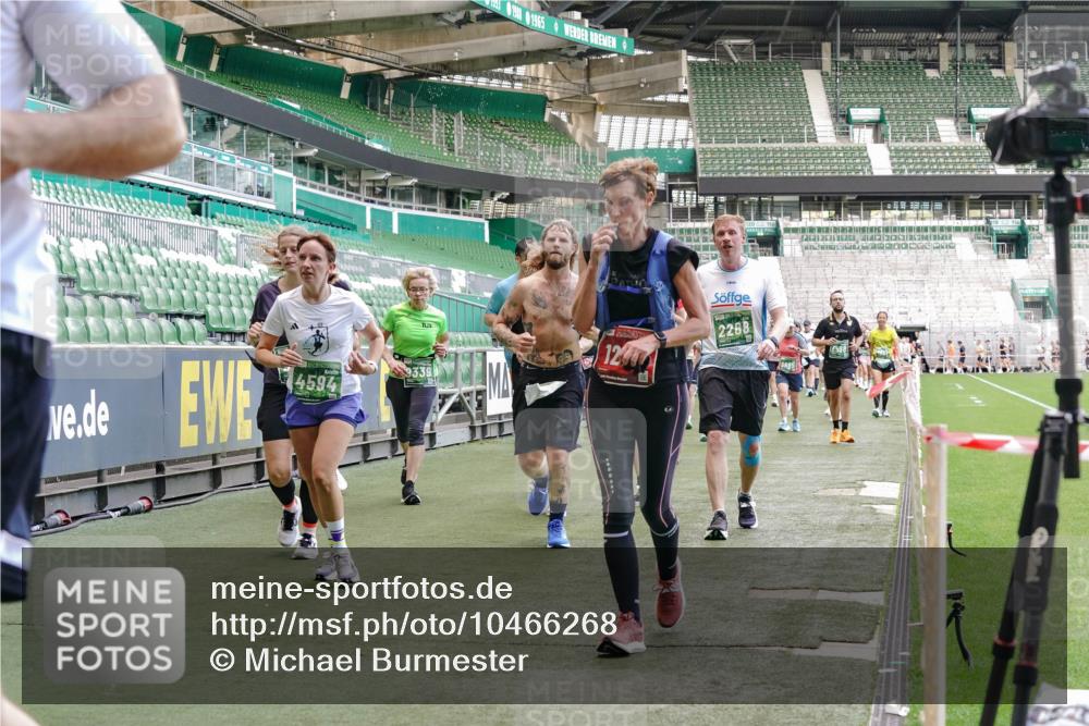 13.09.2026 - 21. swb-Marathon Bremen Michael Burmester http://msf.ph/oto/10466268 13.09.2026 13:13:23 Laufen im Stadion 118, 183, 270, 278, 349, 460, 514, 576, 600, 631, 695, 702, 933, 950, 1005, 1143, 1226, 1286, 1334, 1392, 1408, 1426, 1573, 1596, 1641, 1991, 2005, 2024, 2035, 2079, 2233, 2264, 2336, 2377, 2387, 2398, 2412, 2439, 2457, 2461, 2478, 2505, 2521, 2540, 2564, 2612, 2665, 2684, 2693, 2765, 2773, 2792, 2815, 2816, 2860, 2884, 2895, 2921, 2963, 2966, 2972, 2975, 3016, 3111, 3143, 3155, 3209, 3253, 3277, 3293, 3304, 3308, 3313, 3378, 3405, 3434, 3653, 3661 meine-sportfotos.de