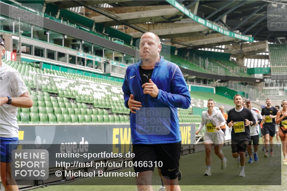 13.09.2026 - 21. swb-Marathon Bremen Michael Burmester http://msf.ph/oto/10466310 13.09.2026 10:35:37 Laufen im Stadion 10093, 10144, 10147, 10152, 10157, 10160, 10173, 10175, 10181, 10182, 10185, 10187, 10195, 10245, 10251, 10263, 10272, 10275, 10278, 10291, 10306, 10309, 10338, 10356, 10357, 10367, 10368, 10369, 10377, 10382, 10403, 10409, 10420, 10427, 10439, 10460, 10473, 10477, 10481, 10485, 10492, 10528, 10559, 10560, 10569, 10607, 10617, 10636, 10639, 10669, 10671, 10672, 10677, 10700, 10715, 10828, 10914, 10928, 11126, 11162, 11343, 11803, 11965, 10146, 10222 meine-sportfotos.de