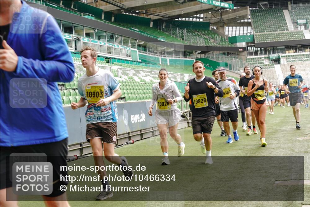 13.09.2026 - 21. swb-Marathon Bremen Michael Burmester http://msf.ph/oto/10466334 13.09.2026 10:35:38 Laufen im Stadion 10093, 10144, 10147, 10152, 10157, 10160, 10173, 10175, 10181, 10182, 10185, 10187, 10195, 10245, 10251, 10263, 10272, 10275, 10278, 10291, 10306, 10309, 10338, 10356, 10357, 10367, 10368, 10369, 10377, 10382, 10403, 10409, 10420, 10427, 10439, 10460, 10473, 10477, 10481, 10485, 10492, 10528, 10559, 10560, 10569, 10607, 10617, 10636, 10639, 10669, 10671, 10672, 10677, 10700, 10715, 10828, 10914, 10928, 11126, 11162, 11343, 11803, 11965, 10146, 10222 meine-sportfotos.de