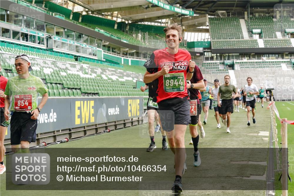 13.09.2026 - 21. swb-Marathon Bremen Michael Burmester http://msf.ph/oto/10466354 13.09.2026 12:56:52 Laufen im Stadion 307, 334, 411, 431, 465, 655, 769, 776, 854, 857, 876, 913, 926, 948, 1010, 1058, 1130, 1254, 1537, 1601, 1645, 1750, 1809, 1900, 1972, 2001, 2040, 2051, 2075, 2122, 2260, 2319, 2324, 2402, 2473, 2493, 2535, 2604, 2634, 2640, 2671, 2761, 2812, 2904, 2948, 3051, 3057, 3078, 3119, 3192, 3202, 3290, 3348, 3411, 3450, 3458, 3508, 3514, 3634, 3685, 3690, 3760, 3813, 3866, 3939, 4101, 4135, 4171, 4316, 4319, 4413, 4455, 4479, 4733, 5277, 5430, 5530, 6106, 2498, 3085 meine-sportfotos.de